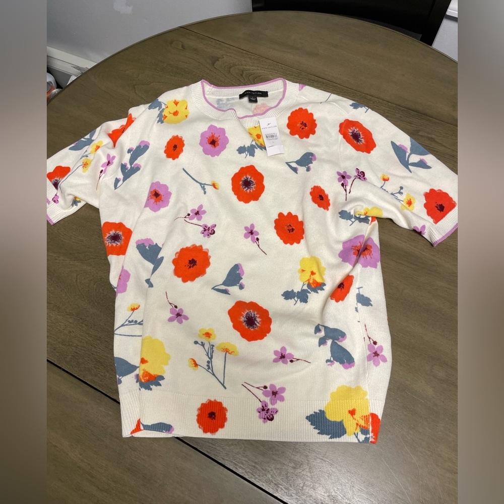 Ann Taylor | Short Sleeve Floral Sweater | Size Large | NWT
